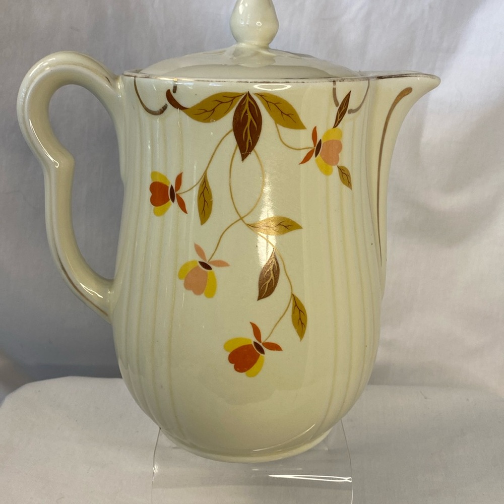 Hall's Kitchenware Pottery Autumn Leaf Rayed 9 Cup Coffee Pot 8 3/4” tall w/ Lid